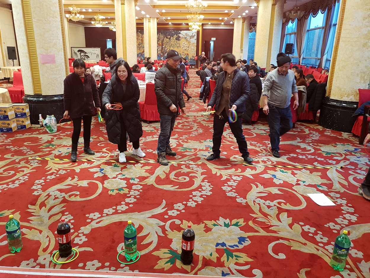 仲恒年終尾牙宴套圈暖場活動現場